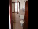 Apartments Deni - 30 m from sea: A2(4+1), A3(4+2) Vinisce - Riviera Trogir  - Apartment - A2(4+1): bathroom with toilet