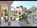 Apartments Josi - 150 m from sea: A1(4+1), A2(4+1), A4(4+1) Vinisce - Riviera Trogir  - courtyard