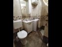 Apartments Srđan - 10 m from the beach : A1(4), A2(2+1), A3(4+1) Vinisce - Riviera Trogir  - Apartment - A1(4): bathroom with toilet