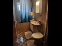 Apartments Srđan - 10 m from the beach : A1(4), A2(2+1), A3(4+1) Vinisce - Riviera Trogir  - Apartment - A2(2+1): bathroom with toilet