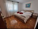Apartments Srđan - 10 m from the beach : A1(4), A2(2+1), A3(4+1) Vinisce - Riviera Trogir  - Apartment - A2(2+1): bedroom