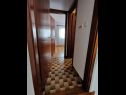 Apartments Srđan - 10 m from the beach : A1(4), A2(2+1), A3(4+1) Vinisce - Riviera Trogir  - Apartment - A2(2+1): hallway