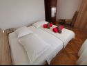 Apartments Srđan - 10 m from the beach : A1(4), A2(2+1), A3(4+1) Vinisce - Riviera Trogir  - Apartment - A2(2+1): bedroom