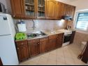 Apartments Srđan - 10 m from the beach : A1(4), A2(2+1), A3(4+1) Vinisce - Riviera Trogir  - Apartment - A2(2+1): kitchen