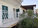 Apartments Srđan - 10 m from the beach : A1(4), A2(2+1), A3(4+1) Vinisce - Riviera Trogir  - Apartment - A2(2+1): terrace