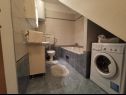Apartments Srđan - 10 m from the beach : A1(4), A2(2+1), A3(4+1) Vinisce - Riviera Trogir  - Apartment - A3(4+1): bathroom with toilet