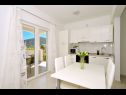 Holiday home Pazanin - 20m from the beach: H(4+1) Vinisce - Riviera Trogir  - Croatia - H(4+1): kitchen and dining room