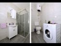 Holiday home Pazanin - 20m from the beach: H(4+1) Vinisce - Riviera Trogir  - Croatia - H(4+1): bathroom with toilet