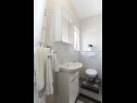 Holiday home Ivica - with pool H(6+2) Vinisce - Riviera Trogir  - Croatia - H(6+2): bathroom with toilet
