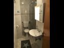 Apartments Ante - Apartments with sea view: A1(2+2), A2(2+2) Vinisce - Riviera Trogir  - Apartment - A2(2+2): bathroom with toilet