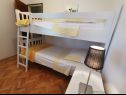 Apartments Srđan - 10 m from the beach : A1(4), A2(2+1), A3(4+1) Vinisce - Riviera Trogir  - Apartment - A1(4): bedroom