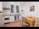Apartments Ivo - beach nearby: A1(2+3), A2(2+2), A3(4+1) Vinisce - Riviera Trogir  - Apartment - A2(2+2): kitchen