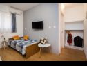 Apartments Ivo - beach nearby: A1(2+3), A2(2+2), A3(4+1) Vinisce - Riviera Trogir  - Apartment - A2(2+2): living room
