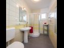 Apartments Ivo - beach nearby: A1(2+3), A2(2+2), A3(4+1) Vinisce - Riviera Trogir  - Apartment - A3(4+1): bathroom with toilet