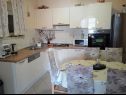 Apartments Josip - 5 m from beach: A1(6) Vinisce - Riviera Trogir  - Apartment - A1(6): kitchen and dining room