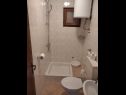 Apartments Ivan  - 15 m from beach: A1(7), SA2(2), A3(2+1) Vinisce - Riviera Trogir  - Studio apartment - SA2(2): bathroom with toilet