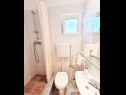 Holiday home Dinko - 20 m from sea: H(4+1) Vinisce - Riviera Trogir  - Croatia - H(4+1): bathroom with toilet