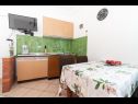Apartments Din - 40 m from sea: A1(5+1), A2(2+1), A3(2+1), A4(2+2), A5(2+2) Kukljica - Island Ugljan  - Apartment - A5(2+2): kitchen and dining room
