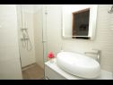 Apartments Rada - 150 m from the sea: A1(6), A3(4), A4(5) Muline - Island Ugljan  - Apartment - A1(6): bathroom with toilet