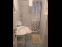Apartments Neno - 100m from the sea: A1(3) Sutomiscica - Island Ugljan  - Apartment - A1(3): bathroom with toilet