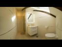 Apartments Filip - vineyard and large terrace: SA1 žuti(2), SA2 rozi(2) Vis - Island Vis  - Studio apartment - SA1 žuti(2): bathroom with toilet