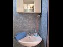 Apartments Sor - on the beach: SA1(2+1), A1(4+1), A2(2+3), A3(2+3) Bibinje - Zadar riviera  - Apartment - A1(4+1): bathroom with toilet