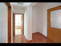 Apartments and rooms Aleksandra - 10 m from sea: A1 lijevi(2+2), A2 desni(2+2), A3(4+1), A4(2+2), R7(2), A5(4), A6(4+1) Bibinje - Zadar riviera  - Apartment - A3(4+1): hallway