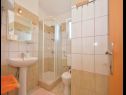 Apartments Mare - with parking : A1 prizemlje(4+1), A2 kat(4+1) Bibinje - Zadar riviera  - Apartment - A1 prizemlje(4+1): bathroom with toilet