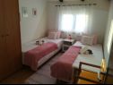 Apartments Vlatkica - 10 m from beach: A1 Vlatkica(4), A2 Lea(4) Maslenica - Zadar riviera  - Apartment - A2 Lea(4): room