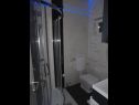Apartments Dali - 300 m from the beach: SA1 1D (3), A2 1L (5), A3 2k (6) Nin - Zadar riviera  - Apartment - A2 1L (5): bathroom with toilet