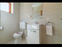 Apartments Bosko - 30m from the sea with parking: A1(2+2), SA2(2), A3(2+2), A4(4+1) Nin - Zadar riviera  - Apartment - A4(4+1): bathroom with toilet