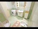 Apartments Nika - nice garden: A1(2), A2(4+1), A3(6), A4(2) Nin - Zadar riviera  - Apartment - A2(4+1): bathroom with toilet