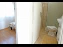 Apartments Nika - nice garden: A1(2), A2(4+1), A3(6), A4(2) Nin - Zadar riviera  - Apartment - A3(6): bathroom with toilet