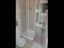 Apartments Brankom - 150m from the sea SA2(2) Nin - Zadar riviera  - Studio apartment - SA2(2): bathroom with toilet