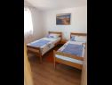 Apartments Sandra - 40m from the sea & parking: A1(4+1) Nin - Zadar riviera  - Apartment - A1(4+1): bedroom