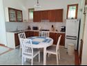 Apartments Kike - 60 meters from the beach A1(4+1), A2(4+1), A3(4+1), SA1(2) Petrcane - Zadar riviera  - Apartment - A2(4+1): kitchen and dining room