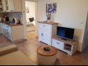 Apartments Kike - 60 meters from the beach A1(4+1), A2(4+1), A3(4+1), SA1(2) Petrcane - Zadar riviera  - Apartment - A3(4+1): living room