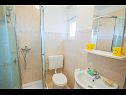 Apartments Teo - 8m from the sea & parking: A1 žuti(4), A2 bijeli(4), A3 novi(4) Privlaka - Zadar riviera  - Apartment - A1 žuti(4): bathroom with toilet