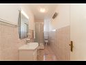 Apartments Mlađo - swimming pool: A1(4+2), A2(4+2), A3(2+2), A4(2+2) Privlaka - Zadar riviera  - Apartment - A1(4+2): bathroom with toilet