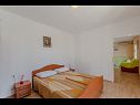 Apartments Mlađo - swimming pool: A1(4+2), A2(4+2), A3(2+2), A4(2+2) Privlaka - Zadar riviera  - Apartment - A1(4+2): bedroom