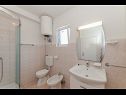 Apartments Mlađo - swimming pool: A1(4+2), A2(4+2), A3(2+2), A4(2+2) Privlaka - Zadar riviera  - Apartment - A2(4+2): bathroom with toilet