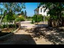 Apartments Mediterraneo - with own parking space: A2(2+3), SA3(2+1), SA4(2+1) Privlaka - Zadar riviera  - courtyard
