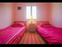 Apartments Teo - 8m from the sea & parking: A1 žuti(4), A2 bijeli(4), A3 novi(4) Privlaka - Zadar riviera  - Apartment - A3 novi(4): bedroom