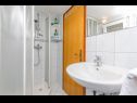 Apartments Adriatic - with beautiful garden: A1(2), A2(2), A3(2+2) Rtina - Zadar riviera  - Apartment - A1(2): bathroom with toilet