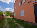 Apartments Mari - 30m from the sea: A1(3+1), A2(3+1), A3(3+1) Seline - Zadar riviera  - courtyard