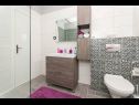 Apartments Dama - 10 m from beach: A1(6+1) Sukosan - Zadar riviera  - Apartment - A1(6+1): bathroom with toilet