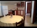 Apartments Darko - 100m from sea: A1-Jednosobni (3+1), A2-Dvosobni (4+1) Vir - Zadar riviera  - Apartment - A1-Jednosobni (3+1): kitchen and dining room