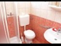 Apartments Vinko - big terrace and grill A5(2+1), SA6(2)Crveni, SA7(2)Plavi Vir - Zadar riviera  - Studio apartment - SA6(2)Crveni: bathroom with toilet