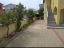 Apartments Vanja - terrace & BBQ A1(4+2), A2(4+1) Vir - Zadar riviera  - courtyard