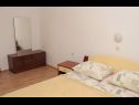 Apartments Vinko - big terrace and grill A5(2+1), SA6(2)Crveni, SA7(2)Plavi Vir - Zadar riviera  - Apartment - A5(2+1): bedroom